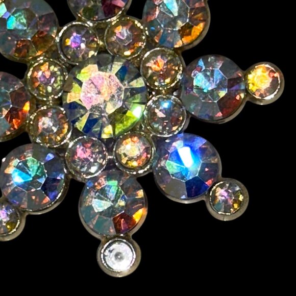 AB Coated Glass Faceted Stones Brooch Pin with a Vintage Flair - Picture 5 of 7